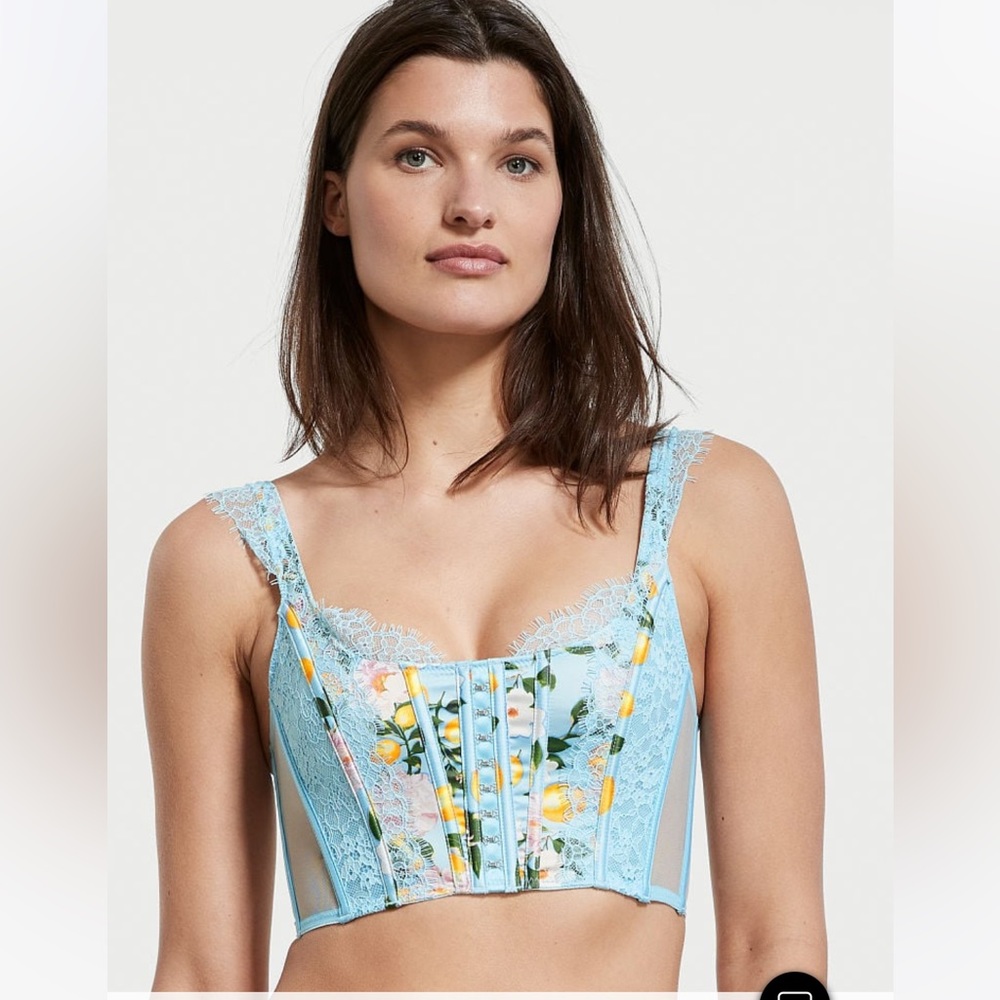Victoria’s Secret DREAM ANGELS
Unlined Lace-Up Corset Top
